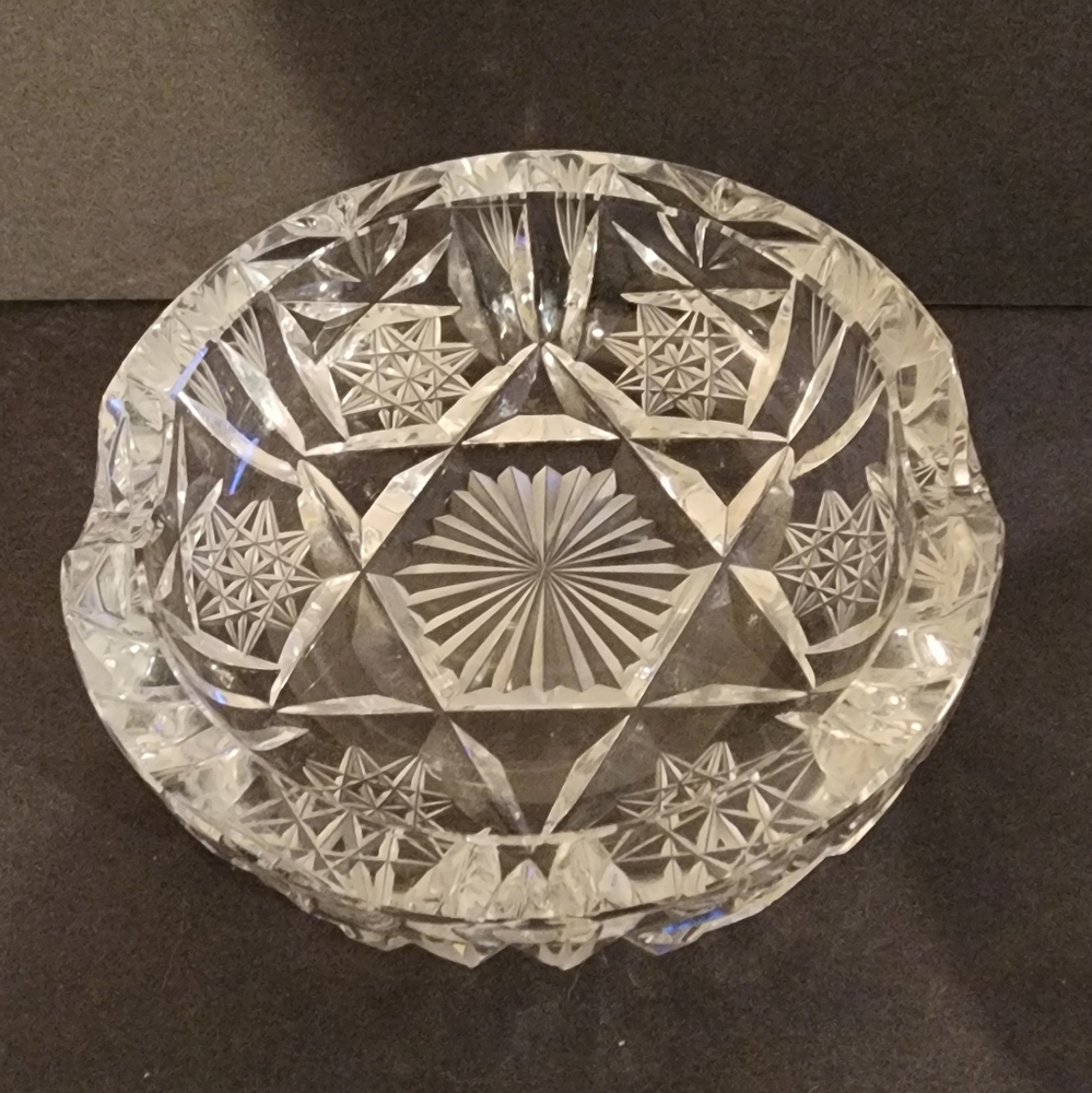 Elegant Cut Glass Crystal Decorative Ashtray